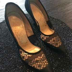 Vintage lace pump